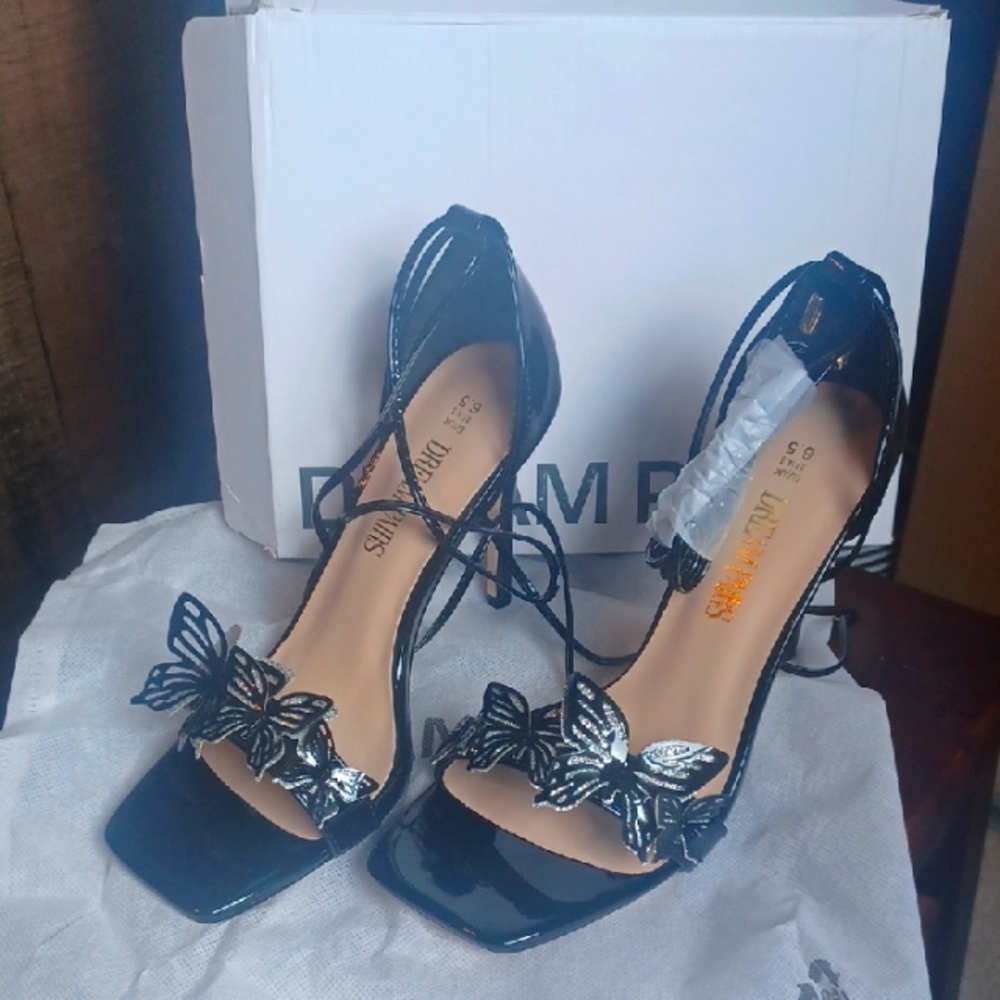 4/$15- Dream Pairs Black Patent Butterfly Heels. Size 6.5. New In Box